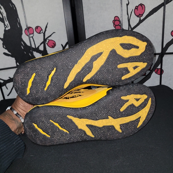 Puma Porche X  Yellow and Black Sneakers - Picture 6 of 7